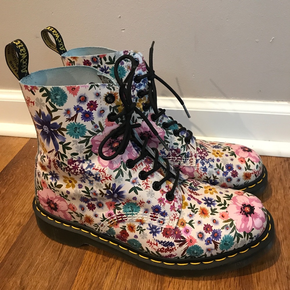 Dr. Martens Pascal White Floral